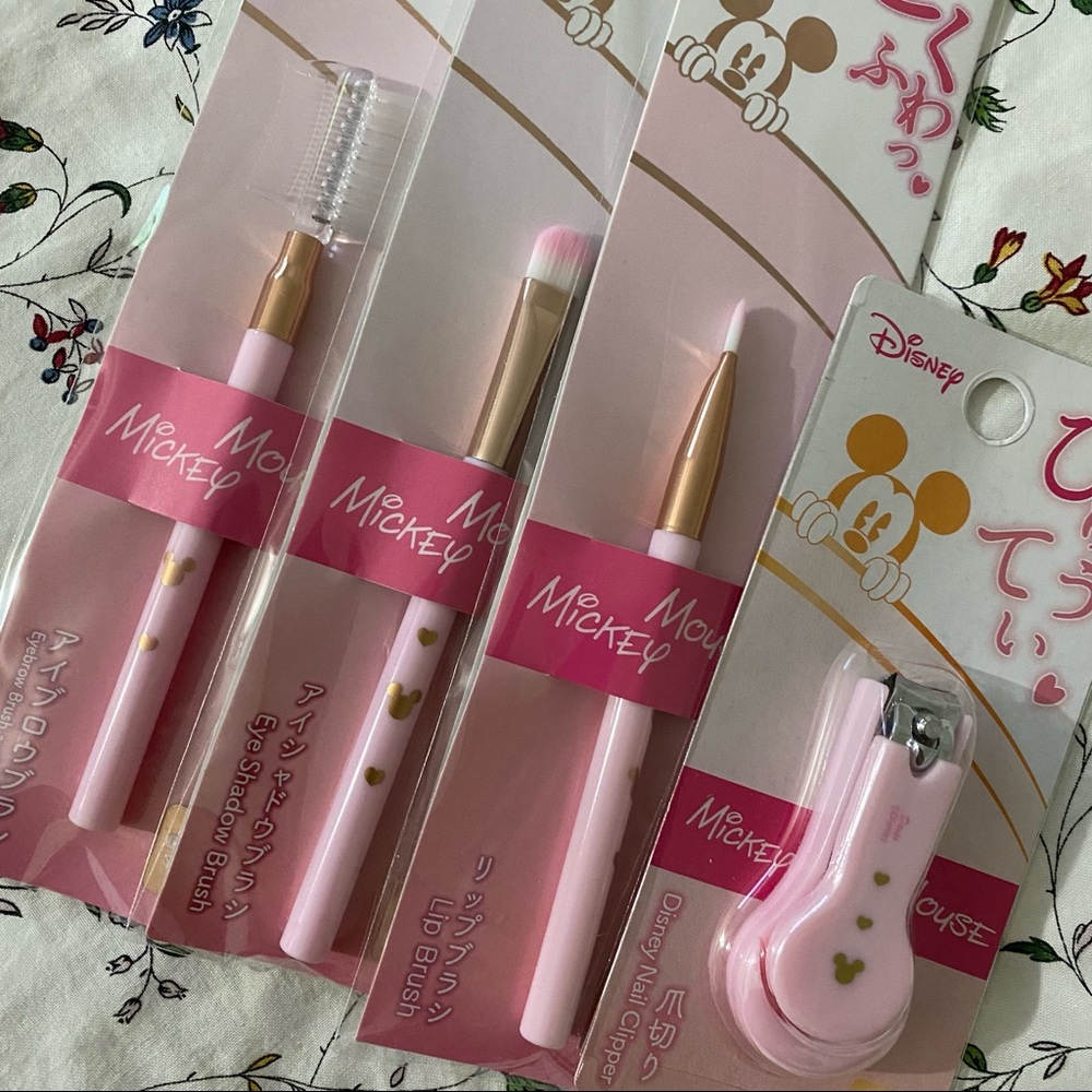Pastel pink Disney Mickey Mouse beauty tools set 3